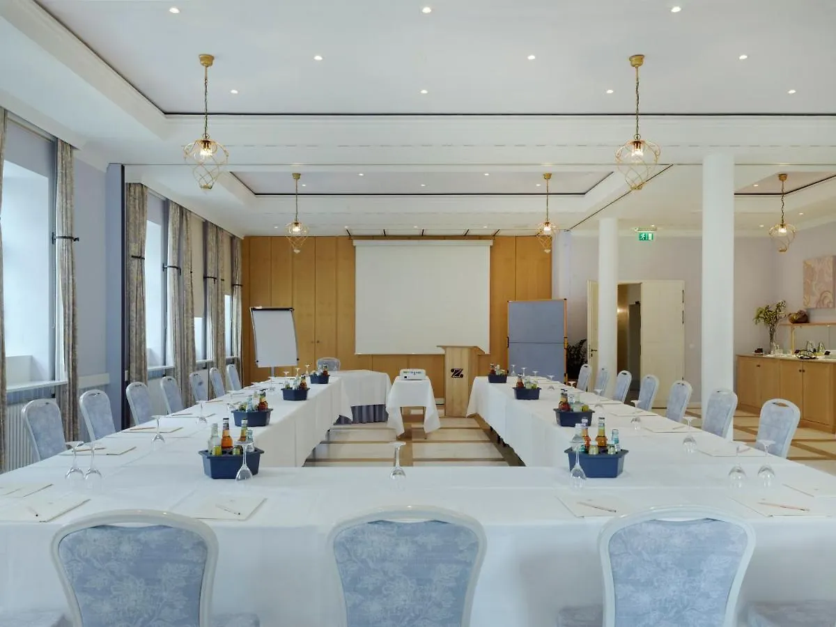 Schloss Hotel Dresden Pillnitz 4*,