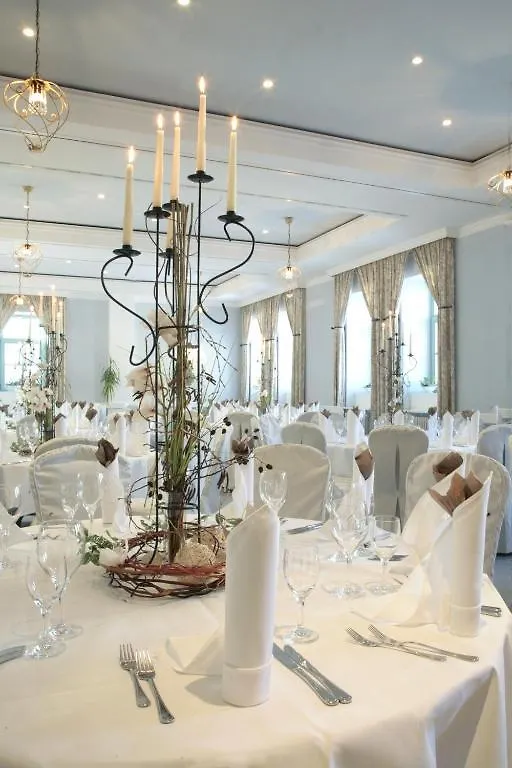 Schloss Hotel Dresden Pillnitz 4*,